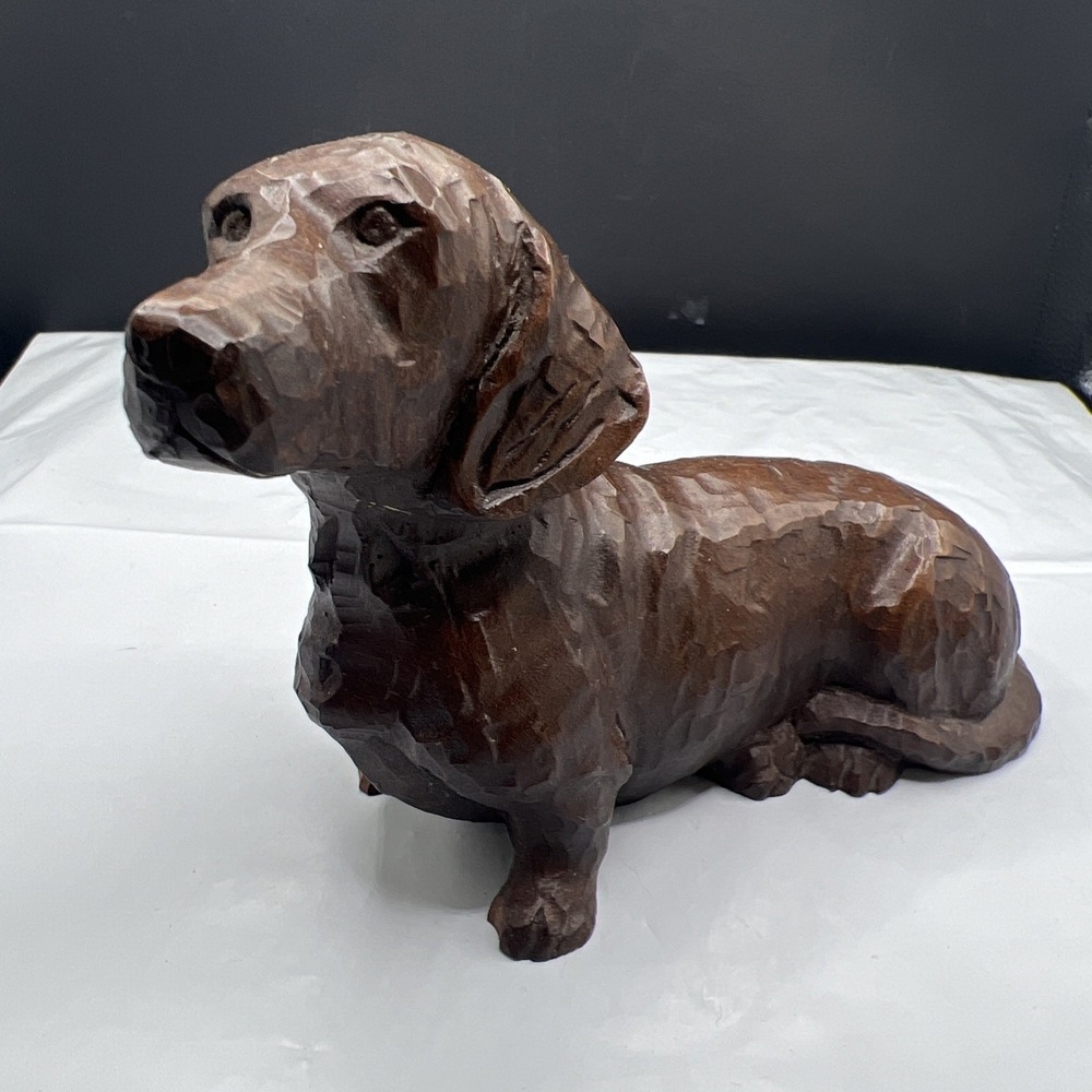 Vintage Red Mill Mfg Dachshund Dog Figurine Pecan Shell Resin USA Wiener Doxie